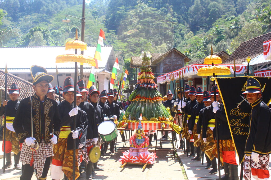 Karnaval Bergodo & Tumpeng